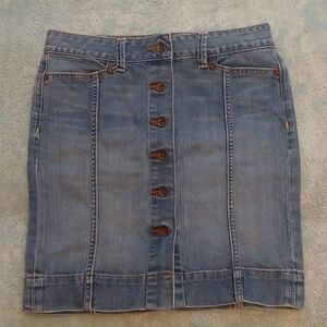 Denim skirt with pockets